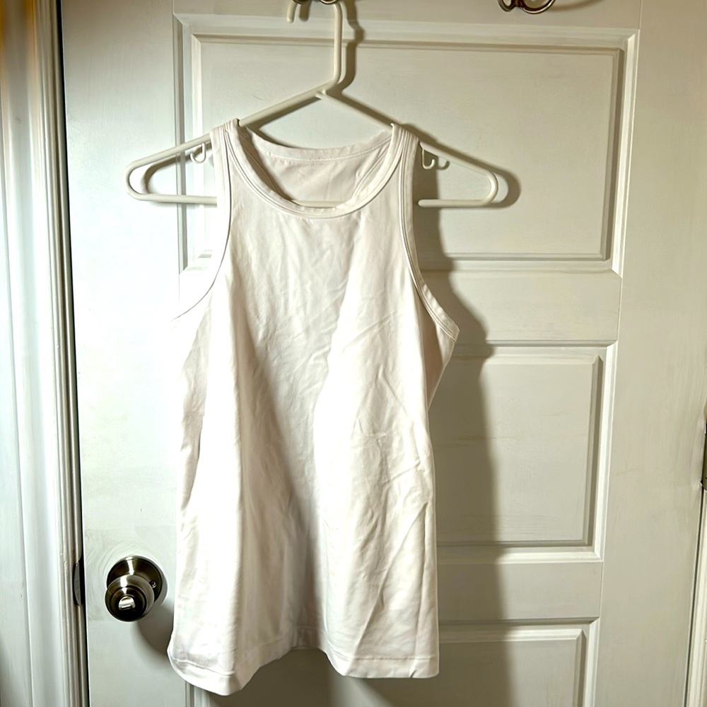 Align white tank size 8